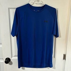 UA Men’s Large HeatGear shirt.